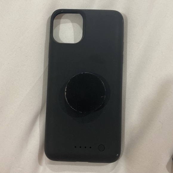 11 max pro iPhone cases and a battery charger bundle - Picture 7 of 10